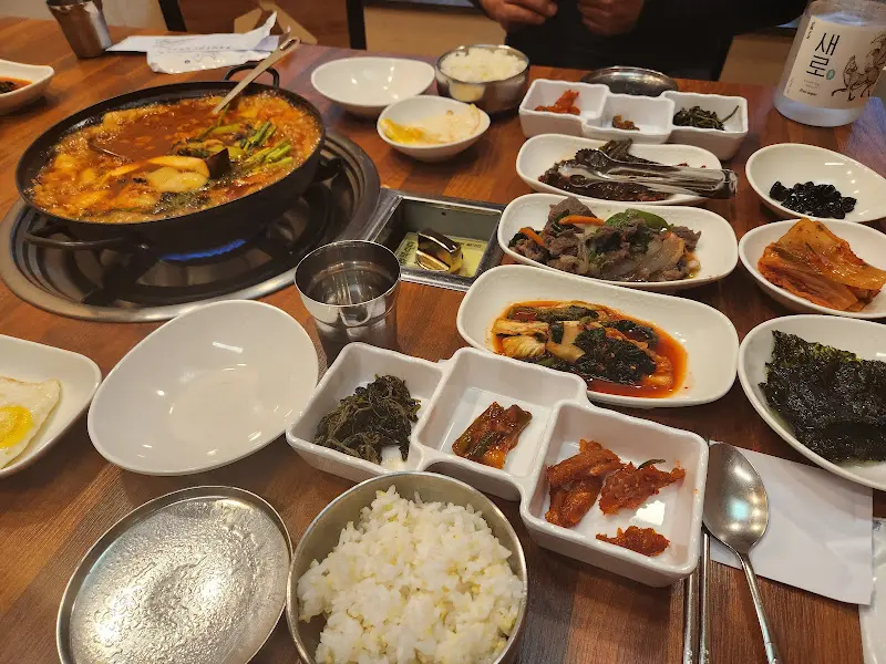 푸짐한 민물새우탕 한 상 차림