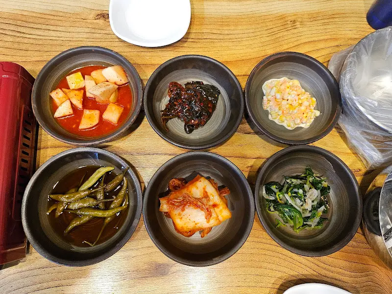 엄가네곰탕 밑반찬