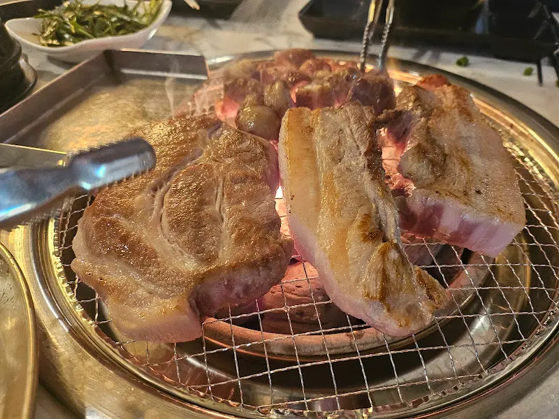 고기 굽는 모습