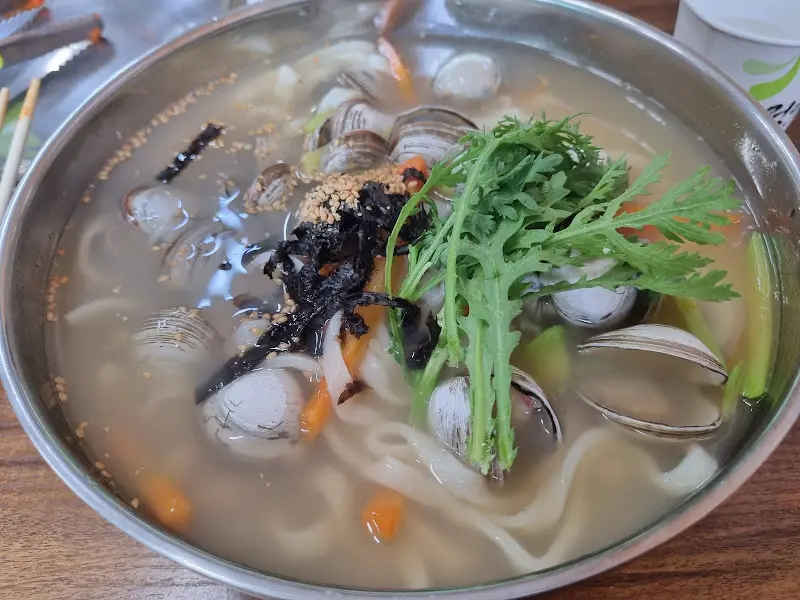 푸짐한 물총칼국수