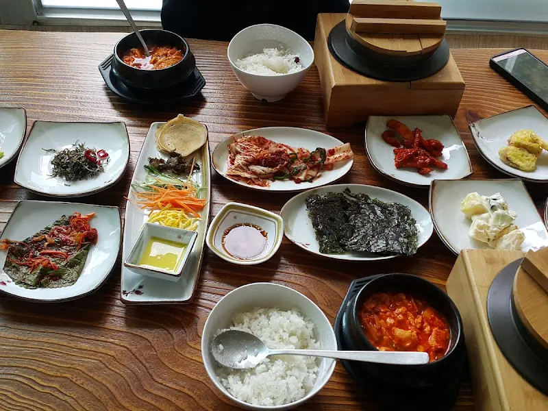 돌솥밥과 순두부찌개