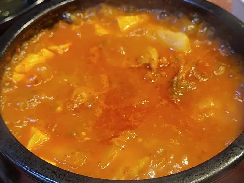 보글보글 끓는 우삼겹 된장찌개