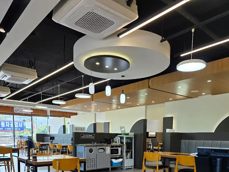 넓고 쾌적한 실내