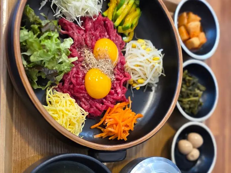 황홀한 육회비빔밥의 자태