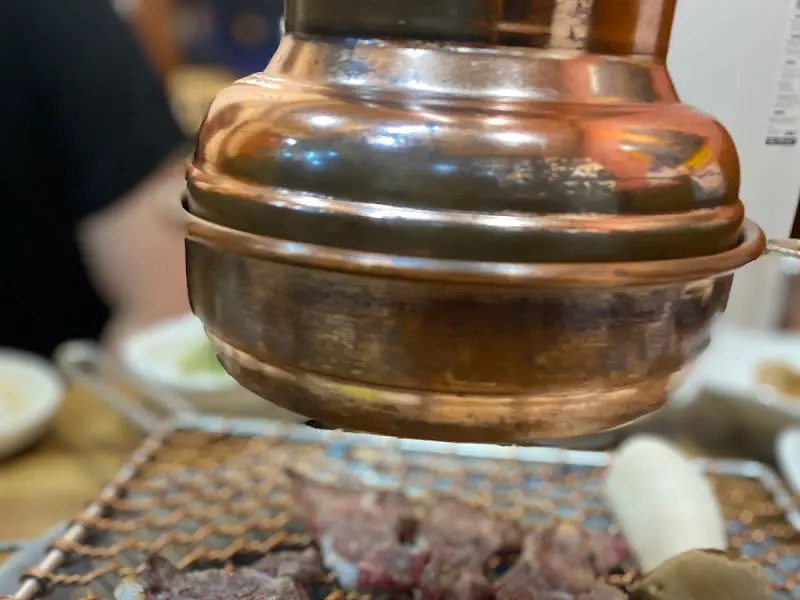 고기를 굽는 모습