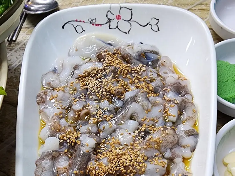 참기름 향이 솔솔 나는 낙지