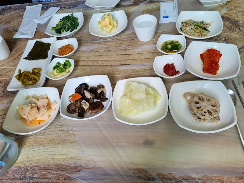 정갈하게 차려진 반찬