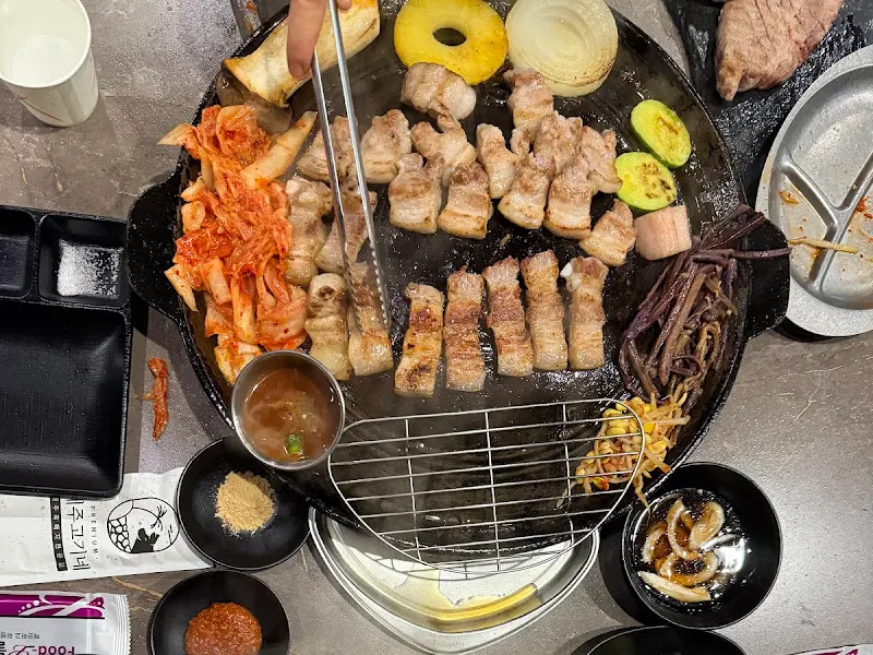 잘 구워진 삼겹살