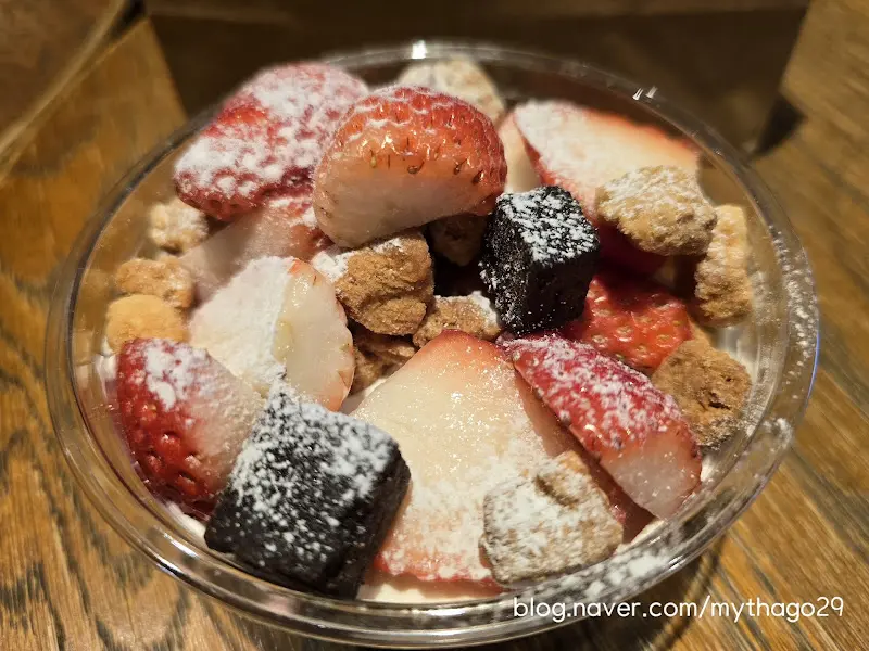 생딸기 쌀 케이크 단면