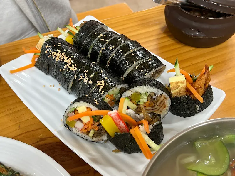 속이 꽉 찬 제육 불고기 김밥