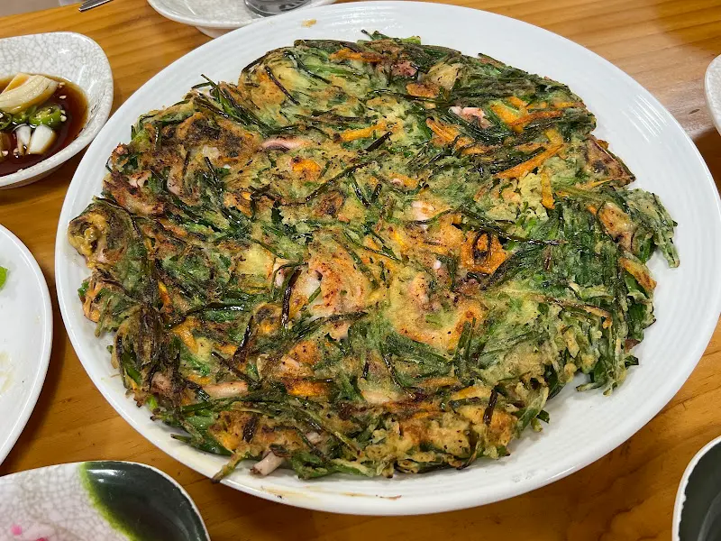 바삭하고 고소한 해물 부추전