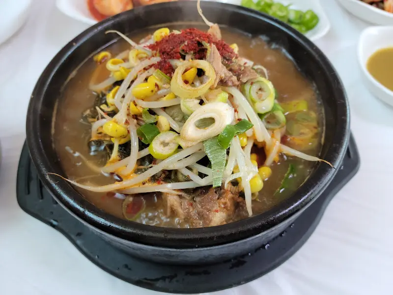 얼큰한 뼈해장국