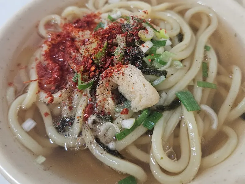 취향에 따라 고춧가루를 뿌려 먹어도 맛있다