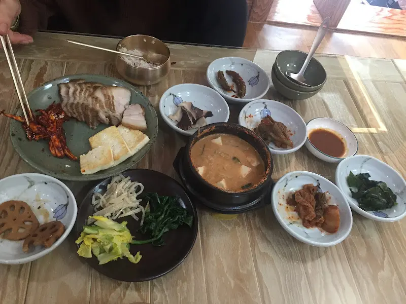 정갈하게 차려진 청국장 한상차림