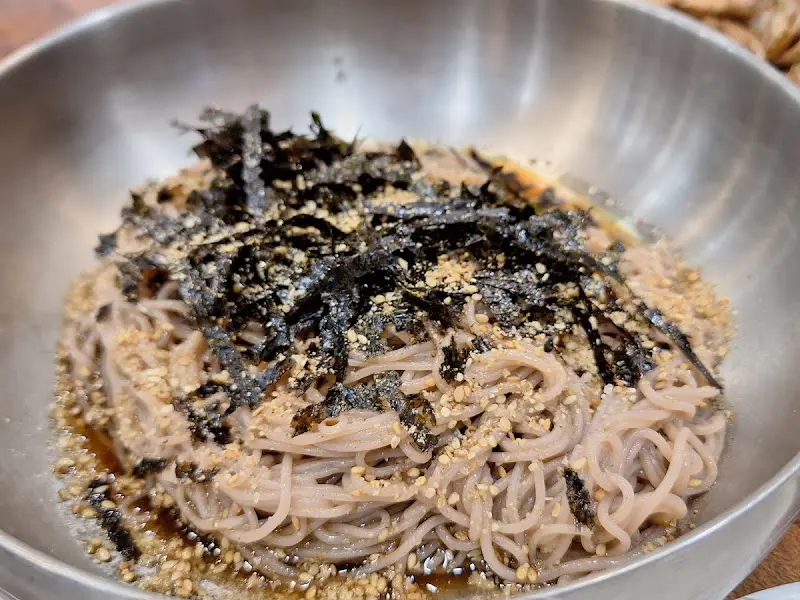 고소한 들기름 막국수