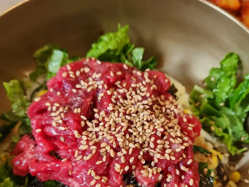 육회비빔밥의 향연