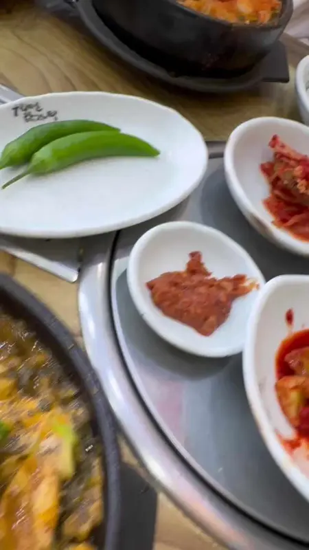 뼈다귀해장국과 밑반찬