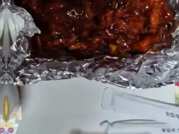 숯불 향에 홀려 찾아간 의령 숯불 맛집, 꾸브라꼬숯불두마리치킨에서 만난 인생 치킨