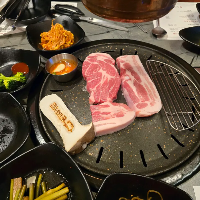 구워지고 있는 삼겹살