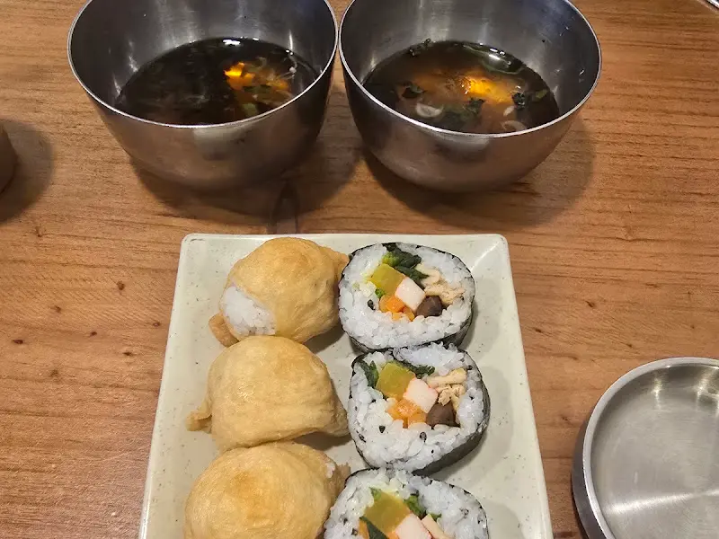 김밥과 유부초밥