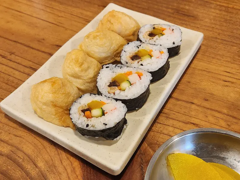 김밥 유부초밥