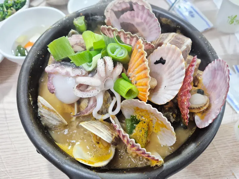 해물 뚝배기 전체샷