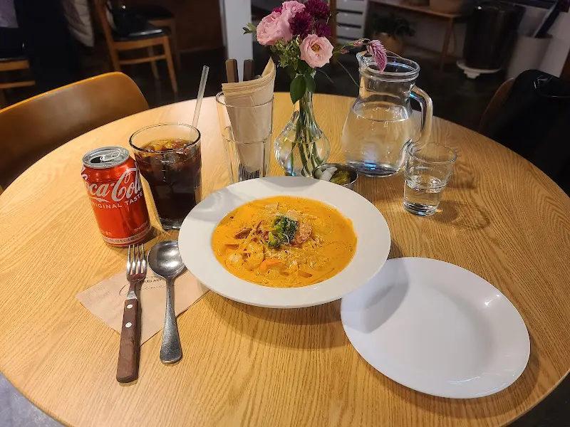 왕새우 로제 파스타와 콜라