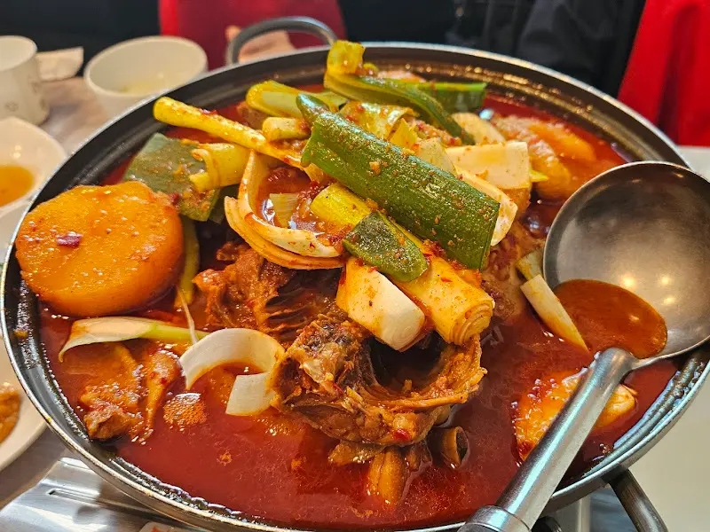 유림 닭도리탕 푸짐한 한상차림