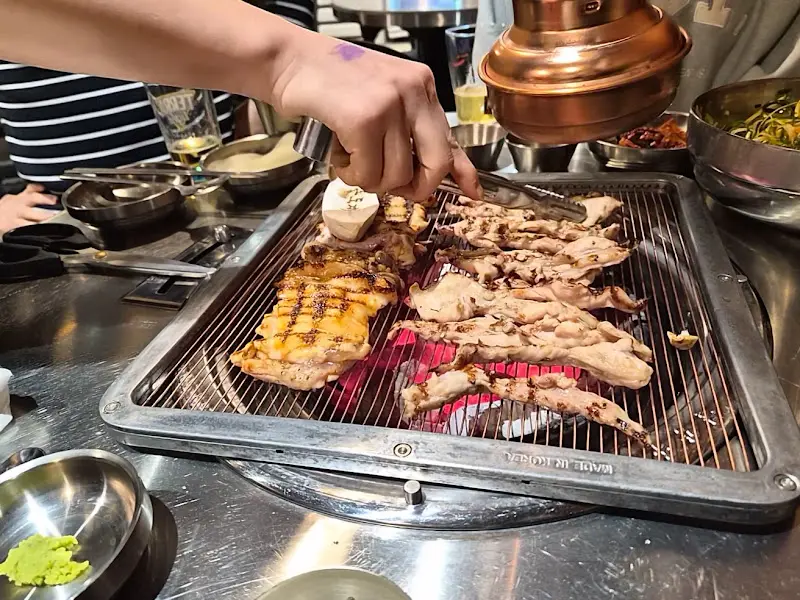 닭갈비 굽는 모습
