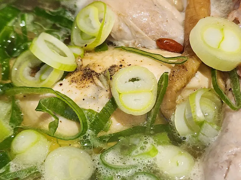 오리 백숙에 들어간 재료들의 모습