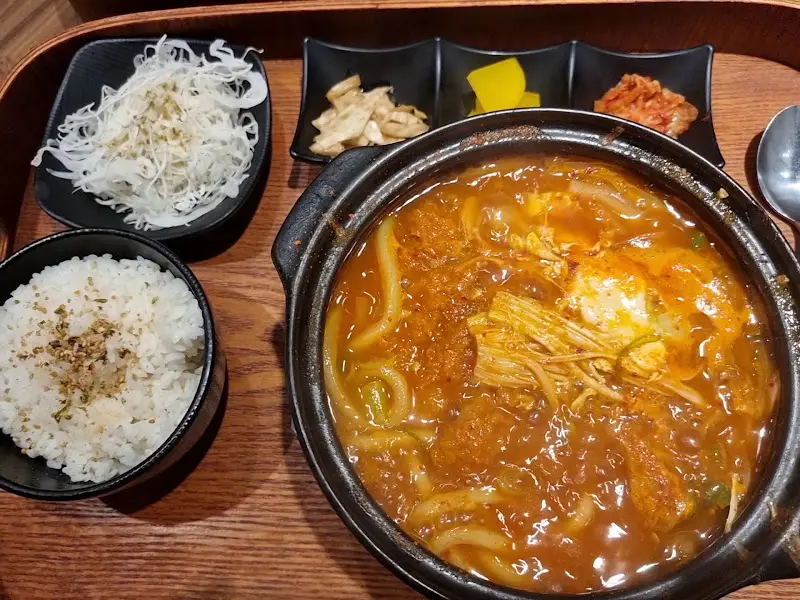 섬세한 카츠 뚝배기 카츠