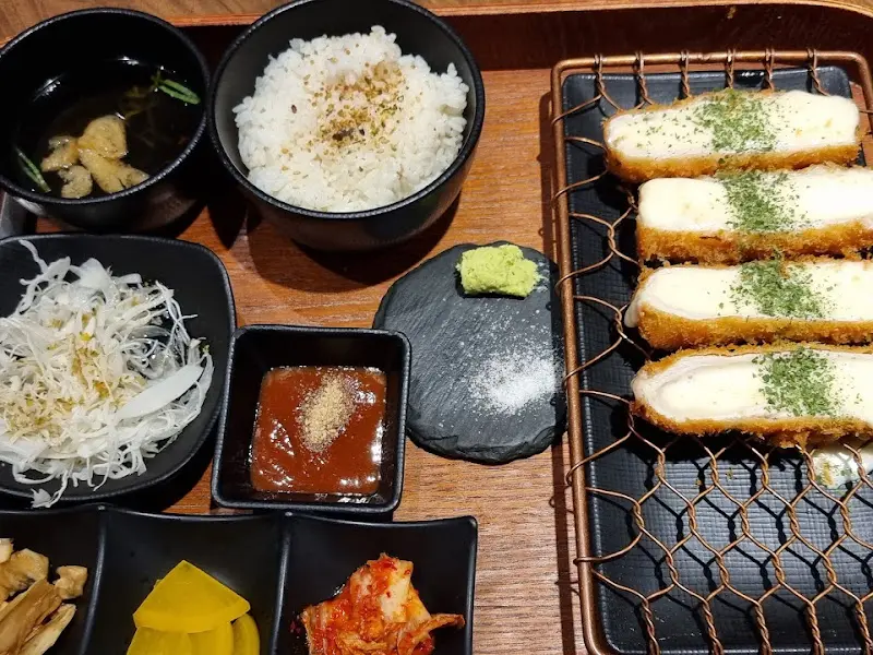 섬세한 카츠 돈까스 정식