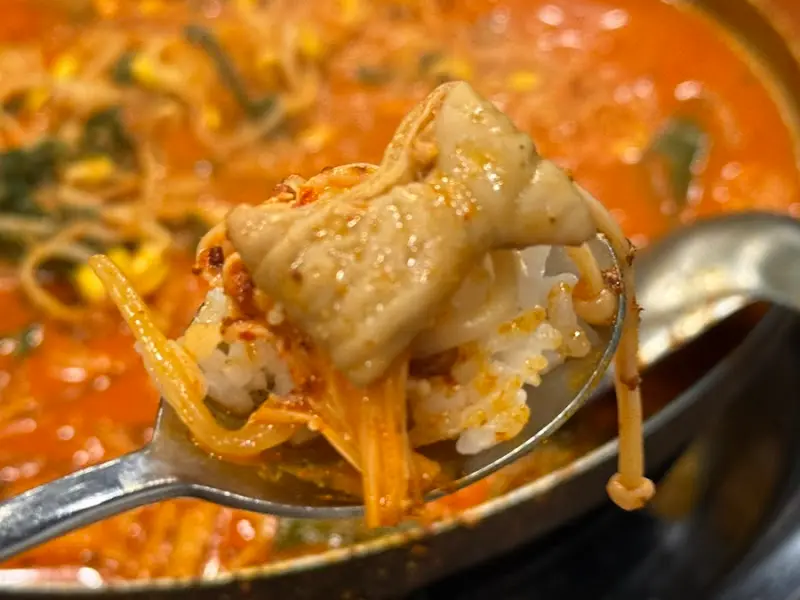 얼큰한 국물이 인상적인 곱창전골