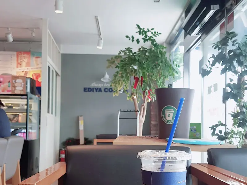 깔끔한 이디야 강진점 내부