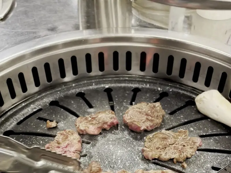 소고기 굽는 모습