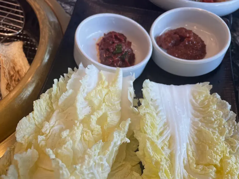 정갈한 밑반찬과 쌈 채소