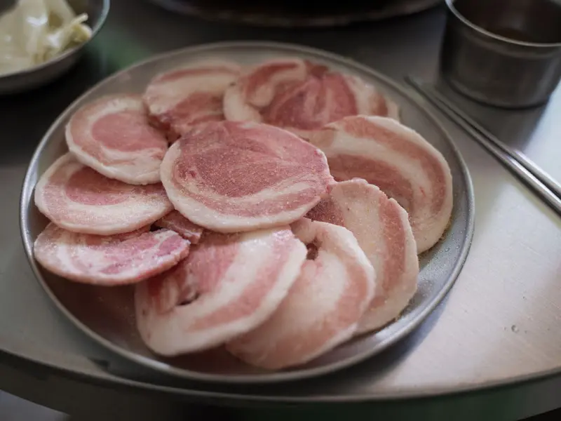 얇게 썰린 돈차돌살