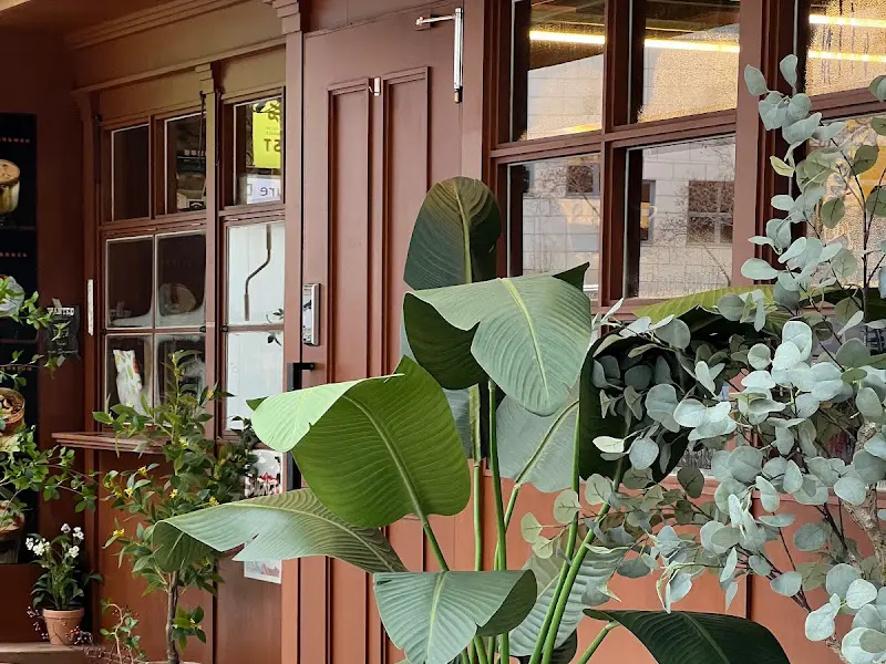 카페 외부 장식