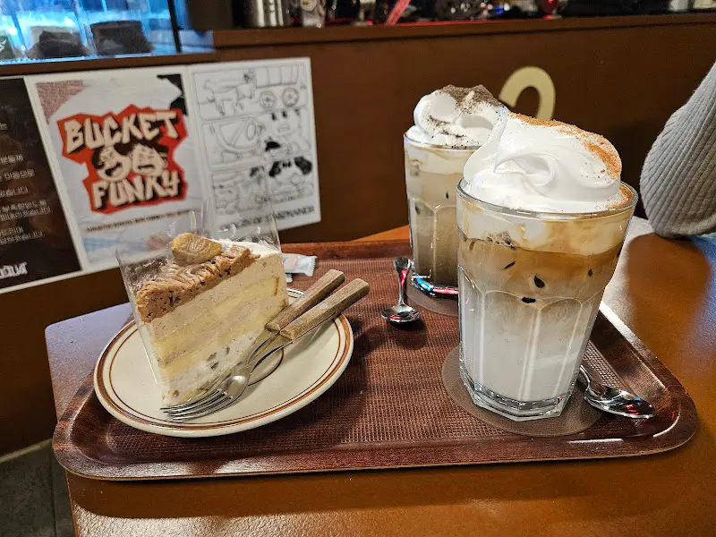 송찬범 커피와 케이크