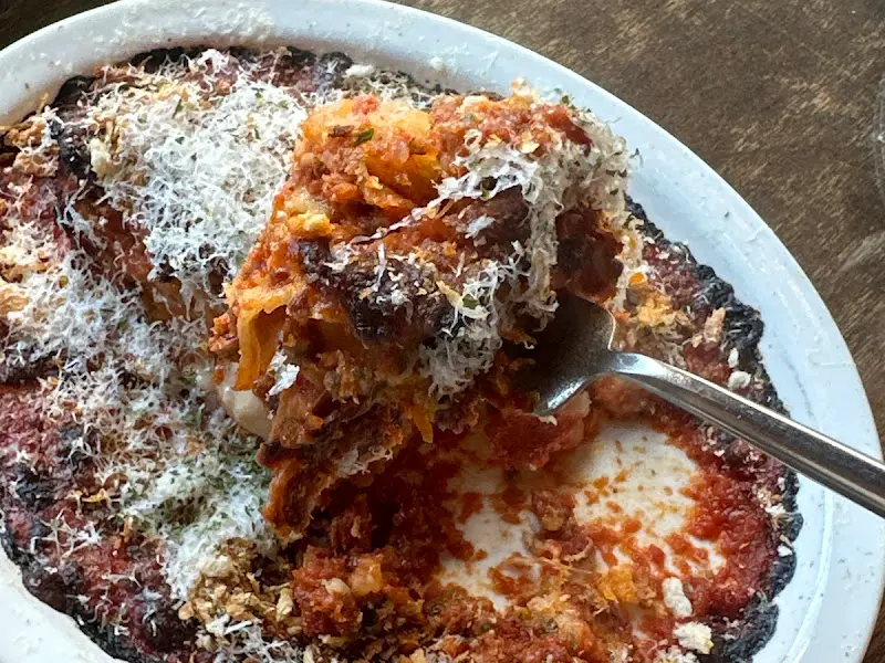 흑돼지 라자냐 단면