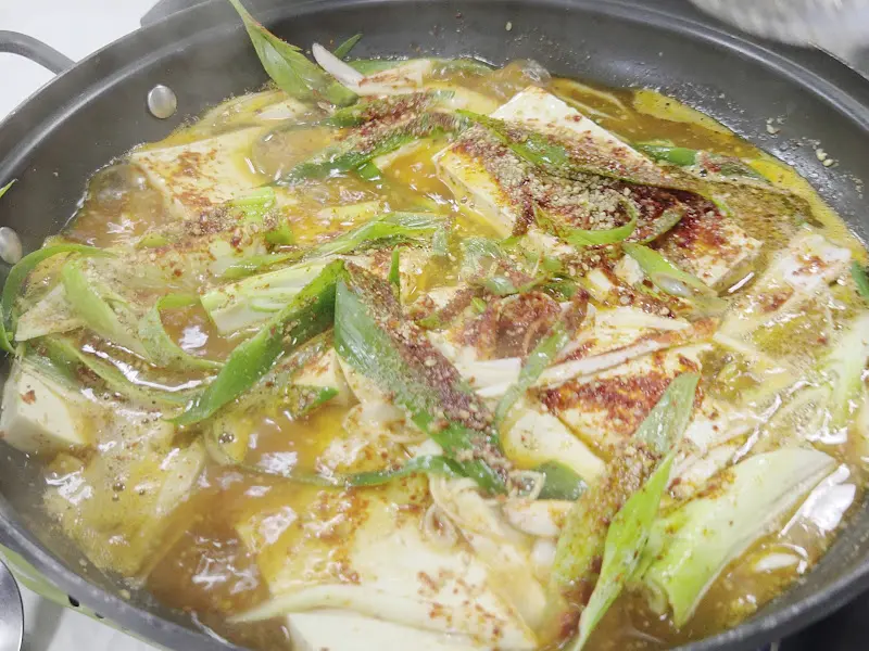 보글보글 끓는 두부짜박이