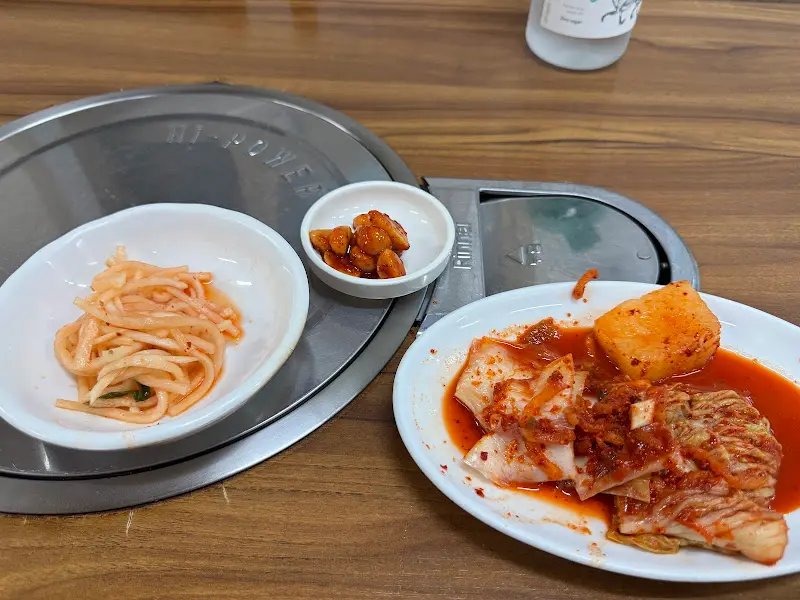 곰국수와 함께 제공되는 밑반찬