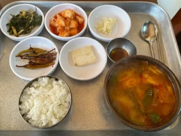골목 숨은 세월, 대구 옛집식당에서 맛보는 육개장 참맛집의 깊은 향수