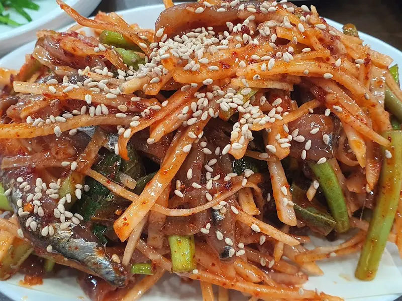 침샘 자극하는 갈치회무침