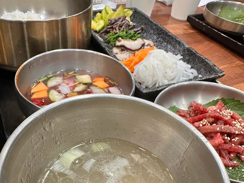 육회비빔밥 재료들