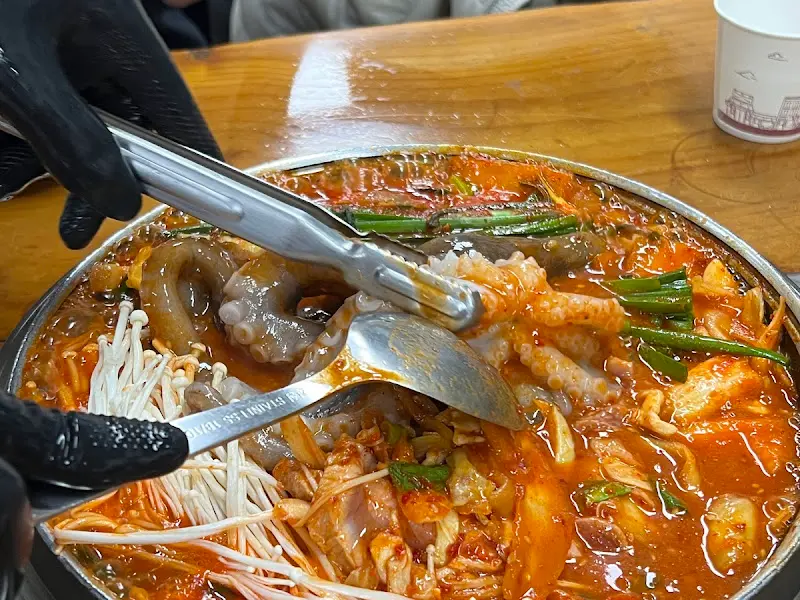 싱싱한 산낙지가 통째로!