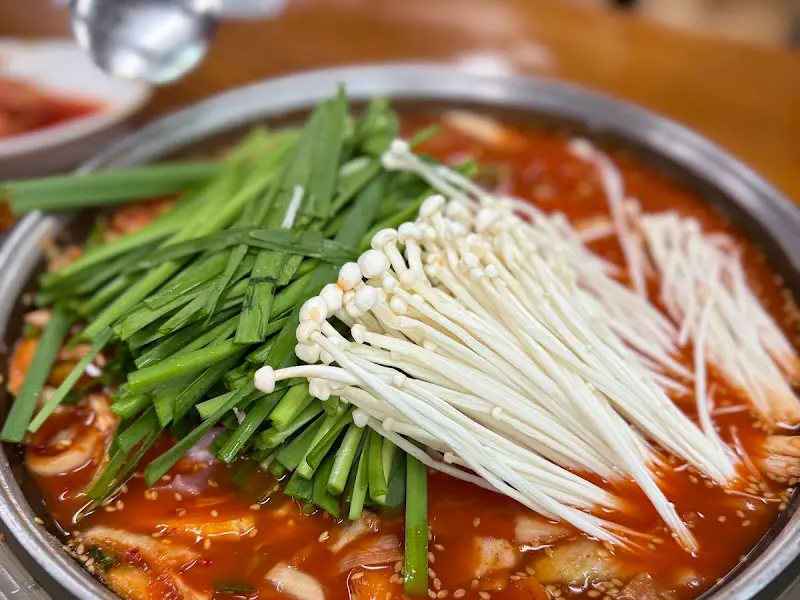 푸짐한 야채와 낙지