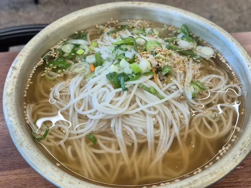 푸짐한 양의 물국수