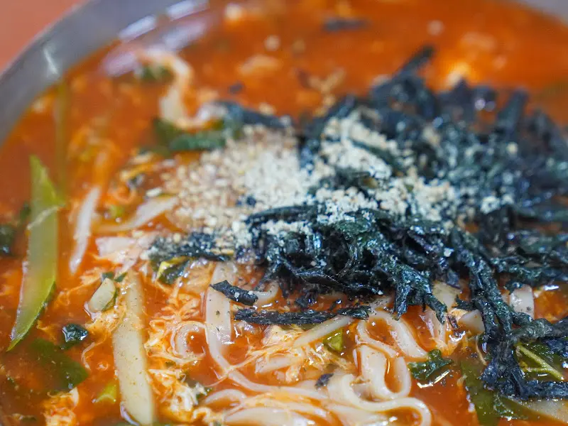 칼국수와 깍두기