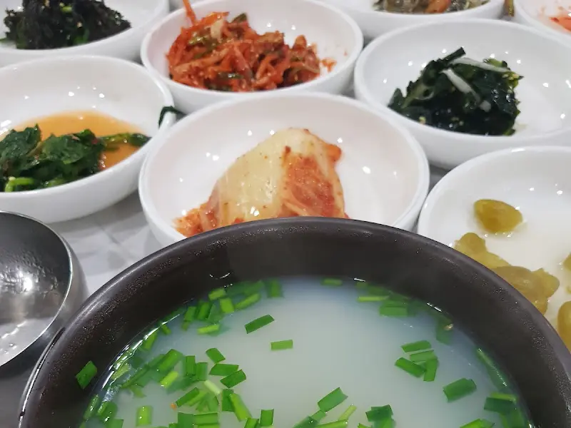 재첩국에 부추가 듬뿍